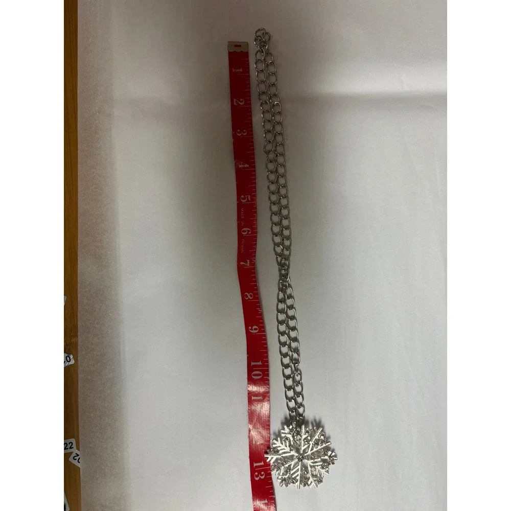 Women Silver Tone Snowflake Pendant Necklace Rhinestone Accents Chain Jewelry